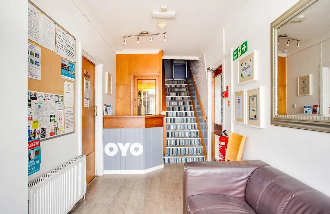 Oyo Godolphin Arms Hotel-1